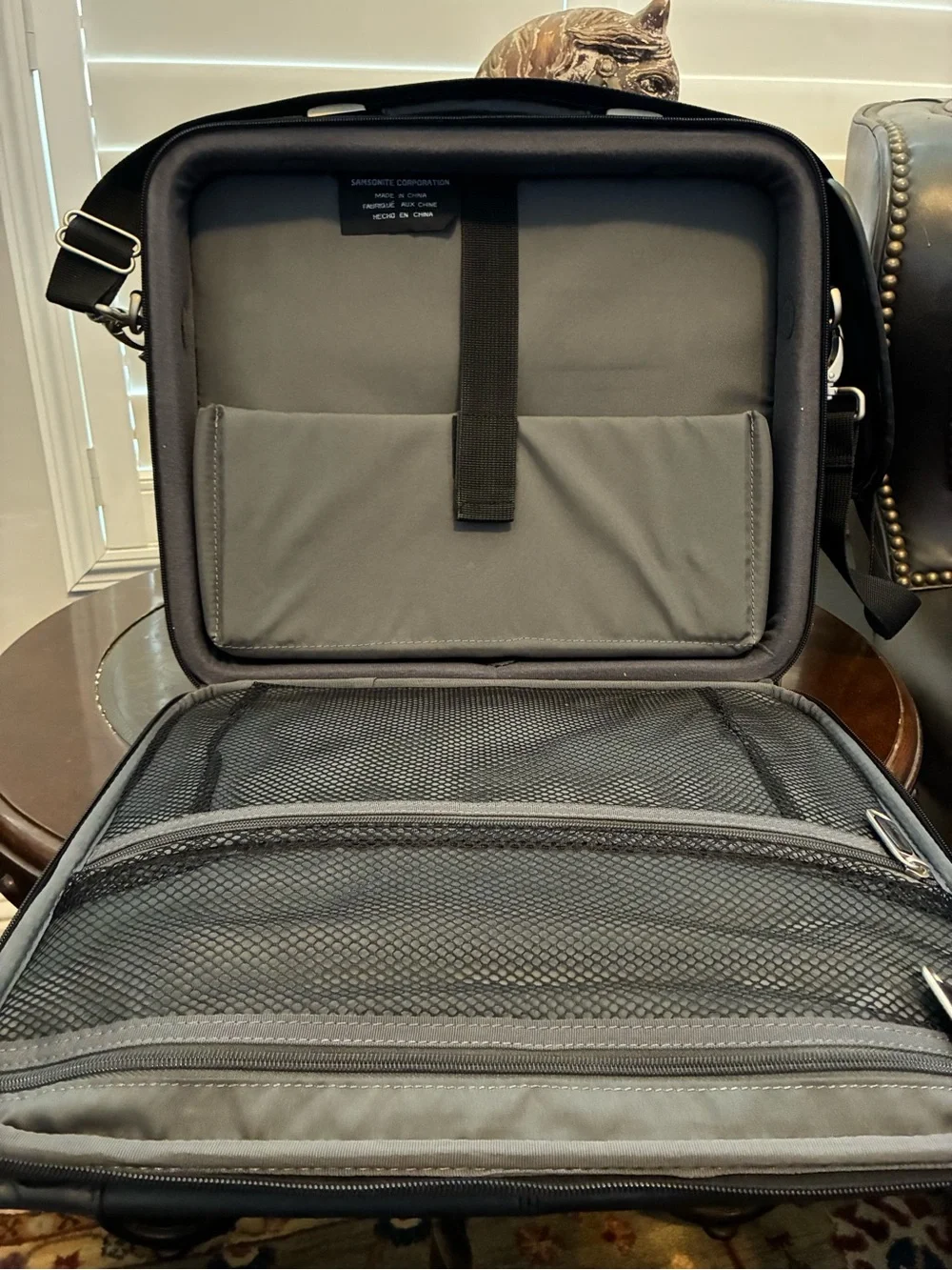 Samsonite Black Leather Laptop Messenger Bag with Silver Clasp